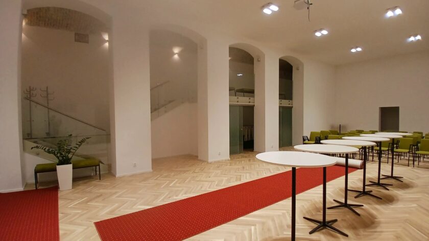 Bratislava , Staré Mesto , Jazyková škola Palisády, Zrekonštruovaná čitáreň, Ing. arch. Milan Zelina , Katarína Zelinová , Olha Tabaka
